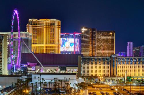 Lucky Gem Penthouse & Luxury Suites at Signature Resort, Balcony Strip View 3505, Las Vegas (foto 5)