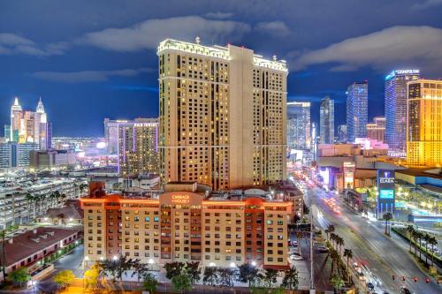 Lucky Gem Penthouse Suite MGM Signature, Balcony Strip View 3505