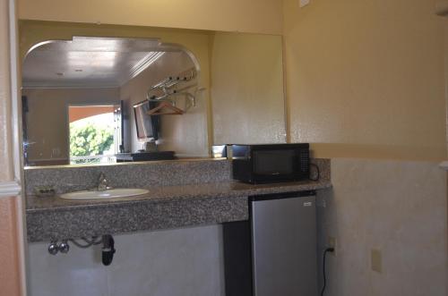 Galaxy Inn - image 11