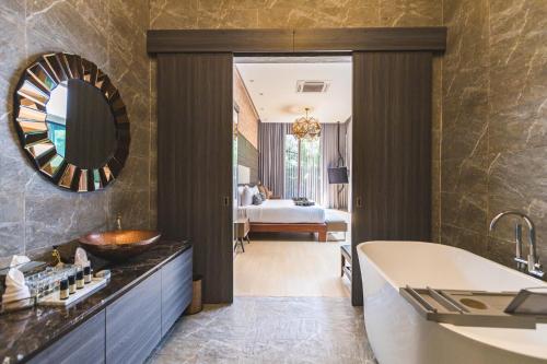 room detail thumbnail 2