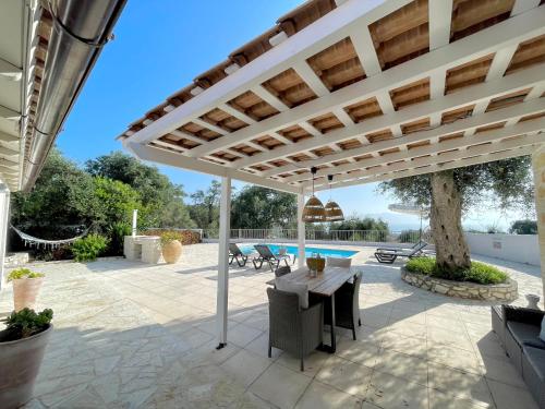 Peaceful 2 BR Villa NR Gaios w Seaview and Pool