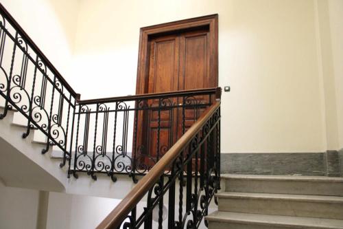 One-Bedroom Apartment image 6