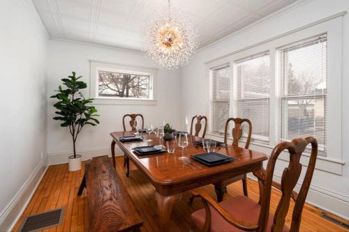 Facilities, King Bed - 5 Min to MOA - 75 & 65' HDTV - Ping Pong in Richfield (MN)