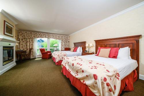 Luxury Room with Two Queen Beds - Max 4 People Including Children