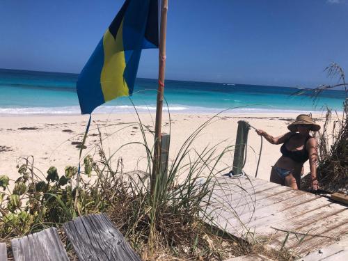 παραλία, Tiny Bahamas beach home in Great Guana Cay