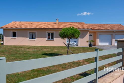 "Les Lièvres" House Air-conditioned Relaxation Oasis with Pool & Jacuzzi