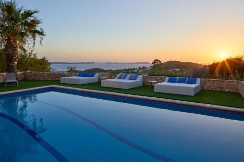 Villa Can Joan I - Fantastic Sunset Views and Family Friendly -