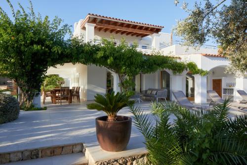 Villa Can Joan I - Fantastic Sunset Views and Family Friendly -