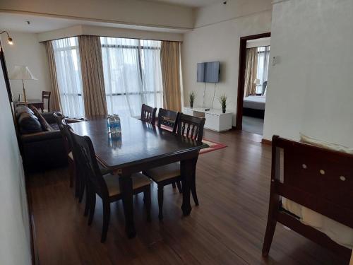 แฟมิลี่ อพาร์ตเมนต์ แอท เบอร์จายา ไทม์ส สแควร์ (Family Apartment At Berjaya Times Square ) in บูกิตบินตัง