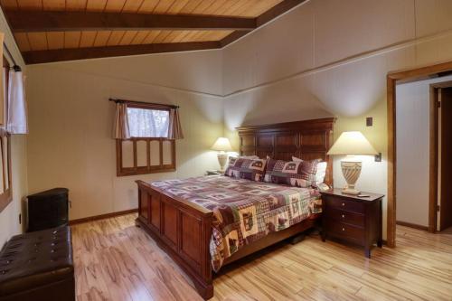 4-Bedroom+Loft-Sauna-Pool table-Bar-2 Fireplaces in Basye, USA