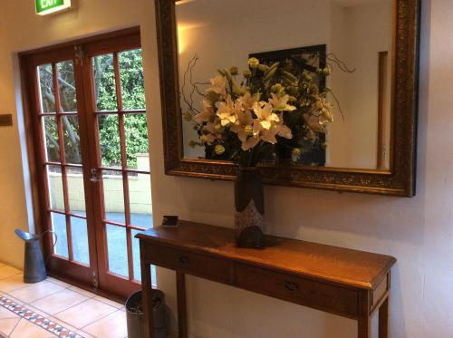 Browns Boutique Hotel – Queenstown, CA