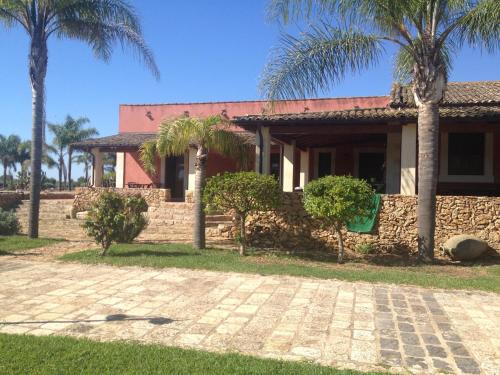 Double Room with Patio and Pool View image 4