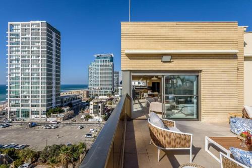 #Breathtaking 4BR/3BA Duplex Seafront - image 5