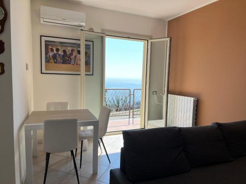 Apartment 4 eyes in Aci Trezza