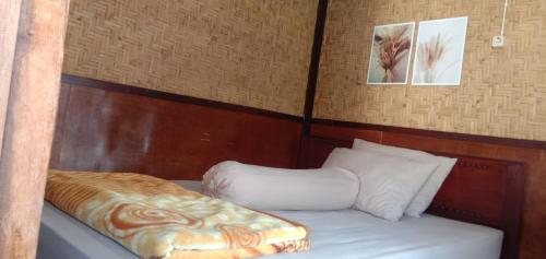 Radiya Guesthouse Room Type - Deluxe Double Room