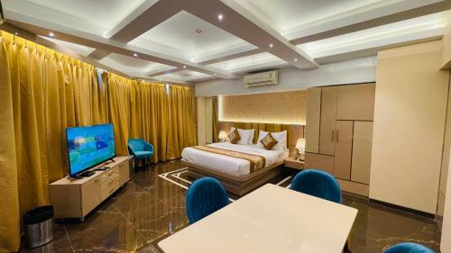 Home2 Renaissance Club - Dadar