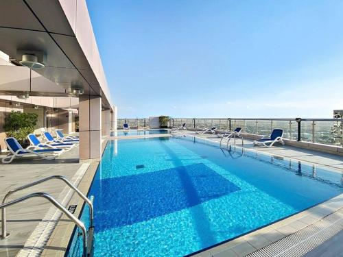 StoneTree - Sit Back Relax and Your New View Awaits - image 9