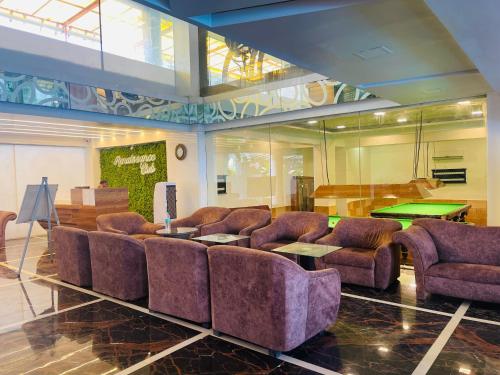 المرافق, Home2 Renaissance Club in أنديرى ويست