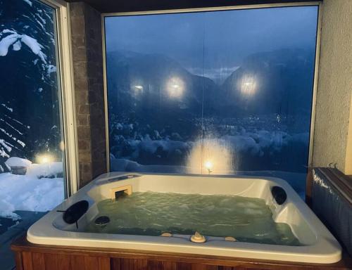 Grand appartement jacuzzi au ski - Location saisonnière - Châtillon-sur-Cluses