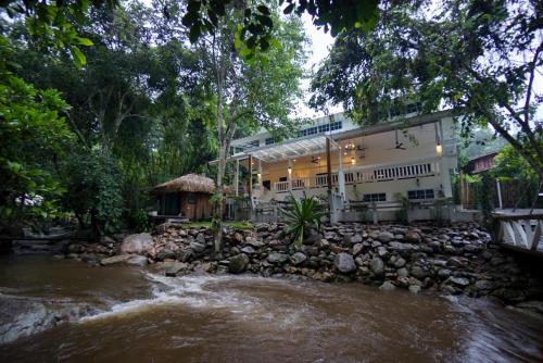 The River Maekampong Chiang Mai เดอะริเวอร์ แม่กำปอง Room Type - Quadruple Room with Private Bathroom The River Maekampong Chiang Mai เดอะริเวอร์ แม่กำปอง Room Type - Quadruple Room with Private Bathroom