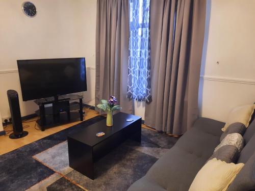 47R Place - Apartment - Dagenham