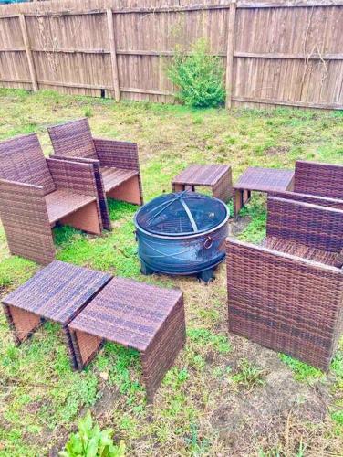 Mt Holly Home With Playground Grill Basketball, free cancel in Mount Holly, USA