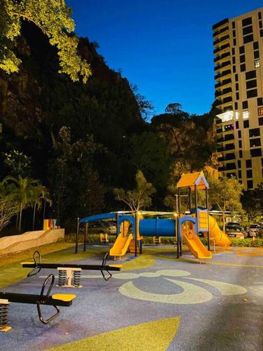 The Cove Hillside @ Loft 1