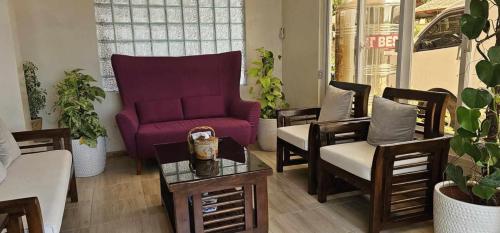 Discover the charm of this homely villa just a stone's throw from the beach photo 1