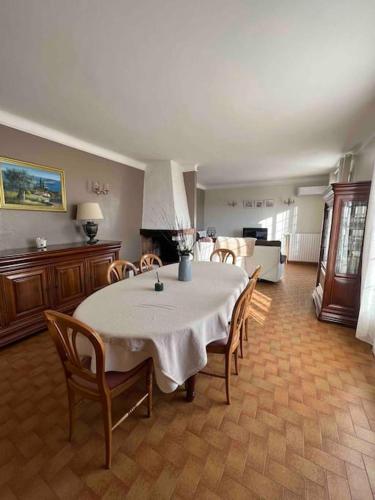 Villa Gesinacris avec piscine in Camaret-Sur-Aigues