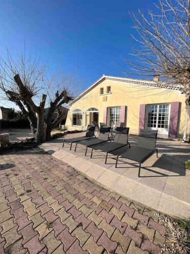 Villa Gesinacris avec piscine in Camaret-Sur-Aigues