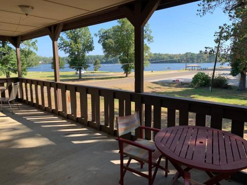 Holly Park Marina in Milam, USA