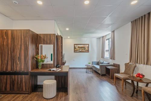 TTR Moonstone Apart Hotel near Linh Son Pagoda