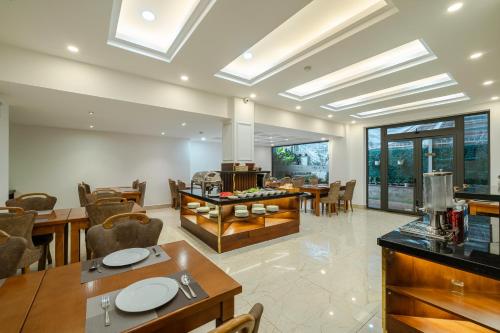 TTR Moonstone Apart Hotel near Linh Son Pagoda