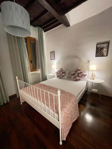 The Florentine Nest, Florencja
