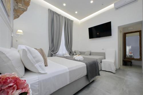 Roman Holiday Suites