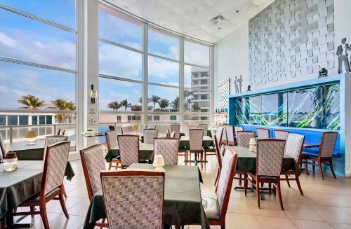Large luxurious direct ocean front Penthouse or Deluxe one bedroom ocean front condo-free parking - Photo 3