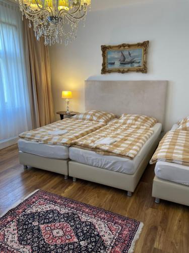 3 twin beds