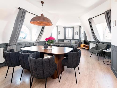 LivinParis - Luxury AC 2 & 3 Bedrooms Le Louvre, Париж