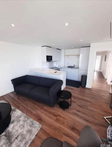 Luxurious 3 Bedroom Flat Close To East Croydon Station - Gym - Sleeps 6