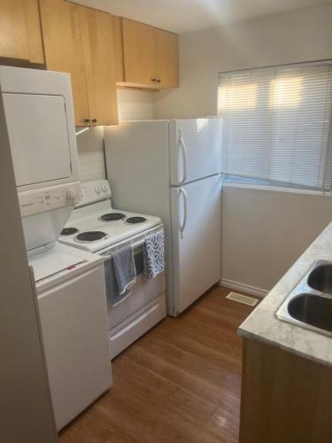 Choose, 1of 2 entire! appart- 1BR-1sofa bed king size-free prkg- at Mohawk college city of falls