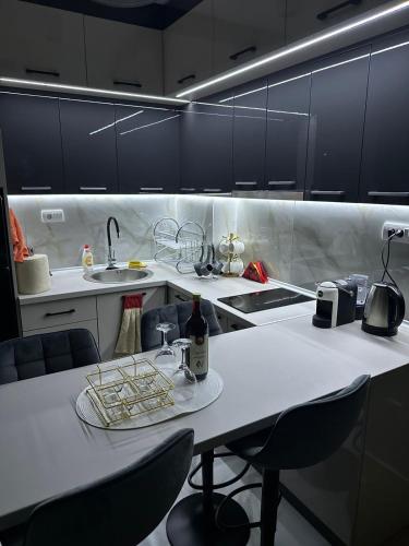 One-Bedroom Apartment image 8