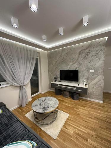 One-Bedroom Apartment image 7