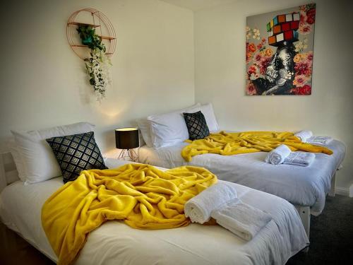 4 Bedroom House -Sleeps 10- Big Savings On Long Stays!