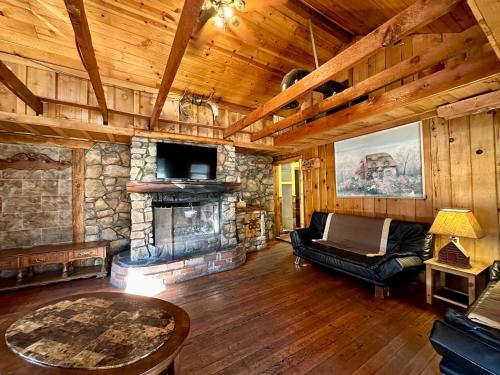 Boulder Bay Cottages in Big Bear Lake, USA