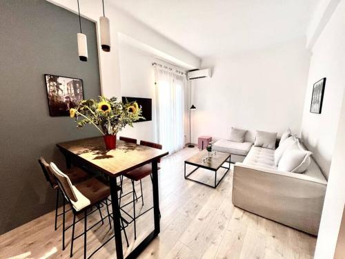 Modern 3BR Flat in Athens Center, Atény