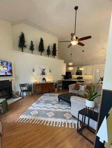 *Candlewicke Vista Nashville Retreat* Pets Welcome! in Spring Hill, USA