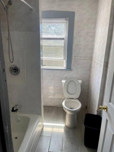 Entire 3bd Apartment mins to NYC + Free Parking in Teaneck, USA