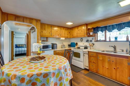 Pet-Friendly Ohio Retreat with Patio and Fire Pit! in Buckeye Lake, USA
