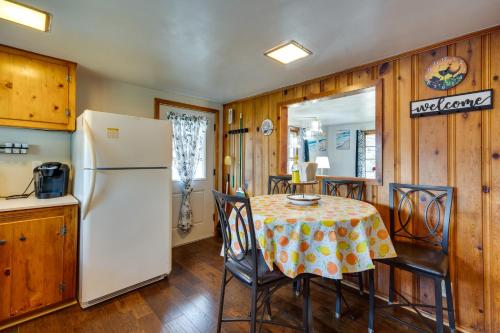 Pet-Friendly Ohio Retreat with Patio and Fire Pit! in Buckeye Lake, USA