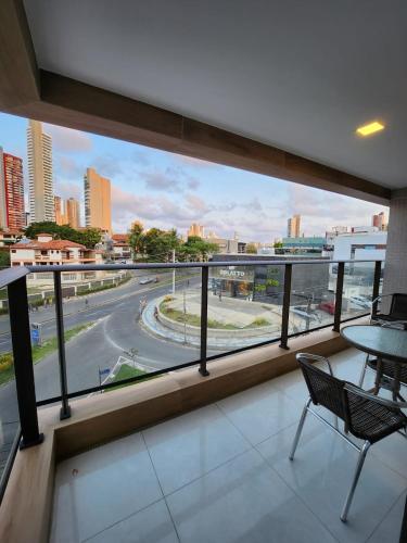 Lindo Apartamento com Varanda - Caminho das Árvores